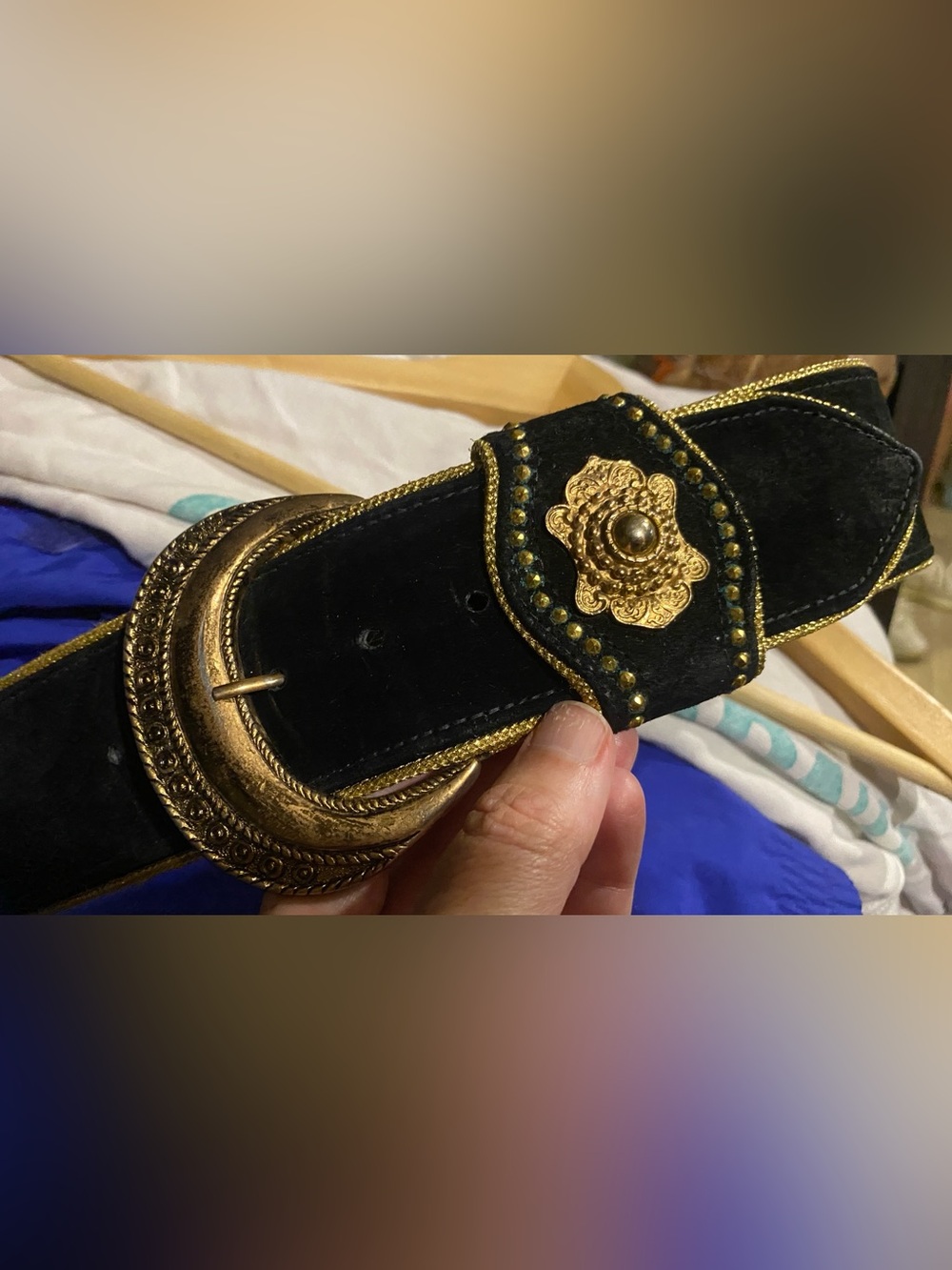 R.J. Graziano Black Velvet Belt with Gold Medallion Hardware vintage 80s wide - Picture 3 of 4